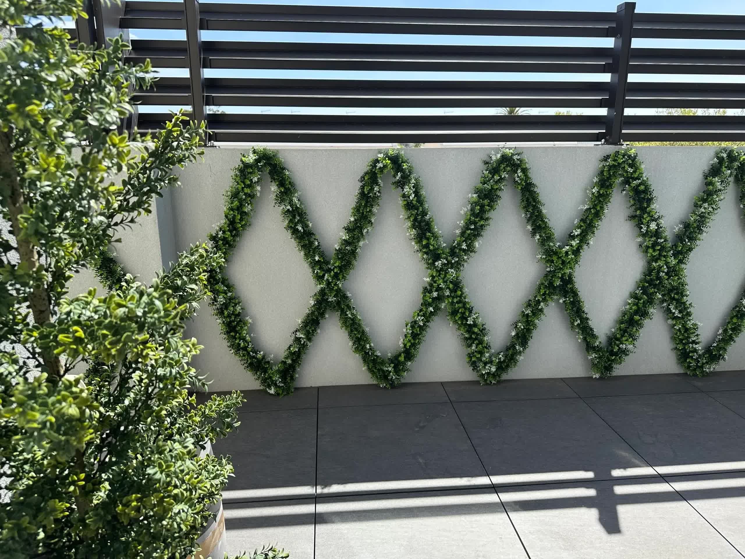 Artificial Extendable Hanging Flowering White Eucalyptus Vine UV Resistant 55cm V637-DP22574
