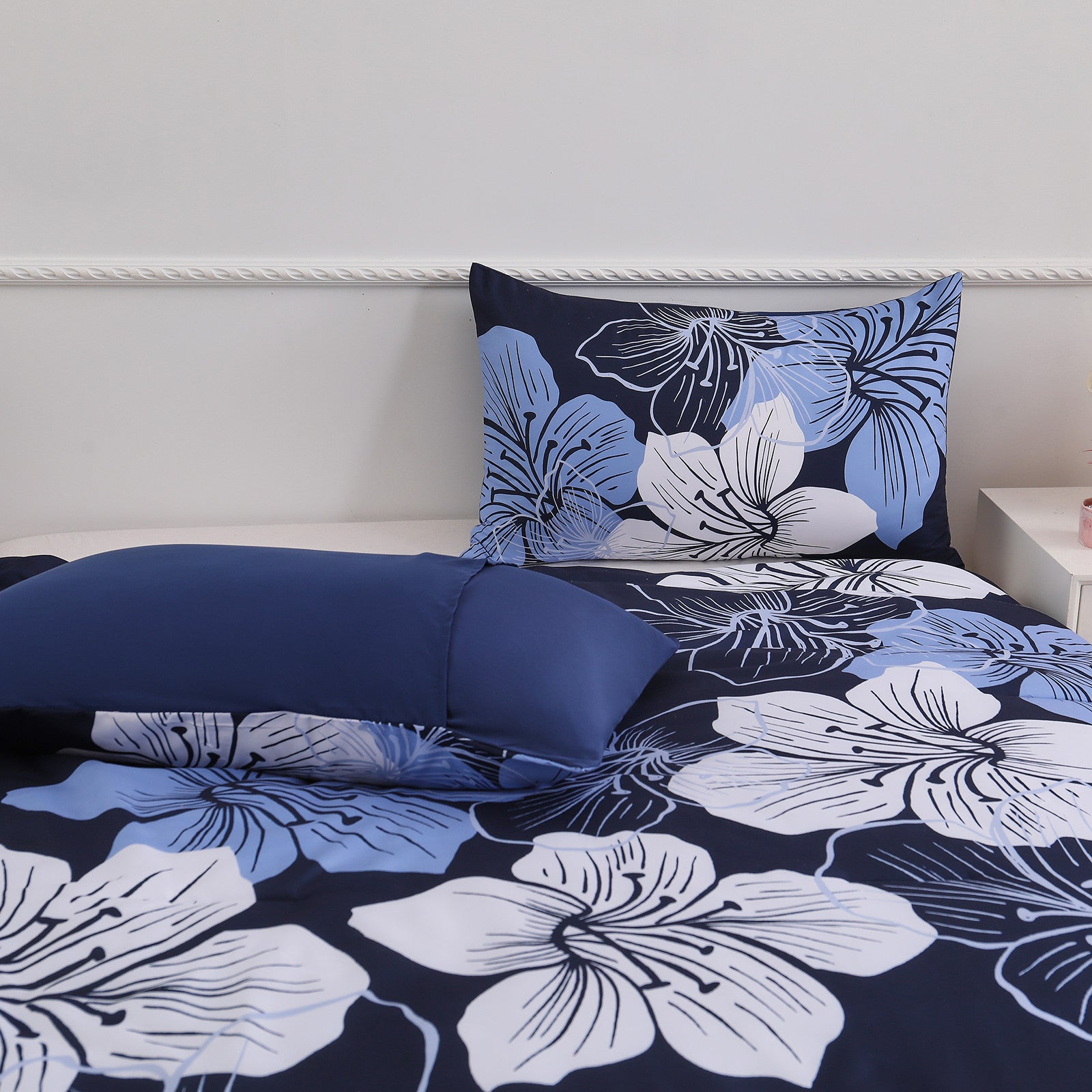 King Comforter Set, Navy Blue Floral 3-Piece Bedding, Soft Microfiber for All Seasons V745-MAB010860AJ3