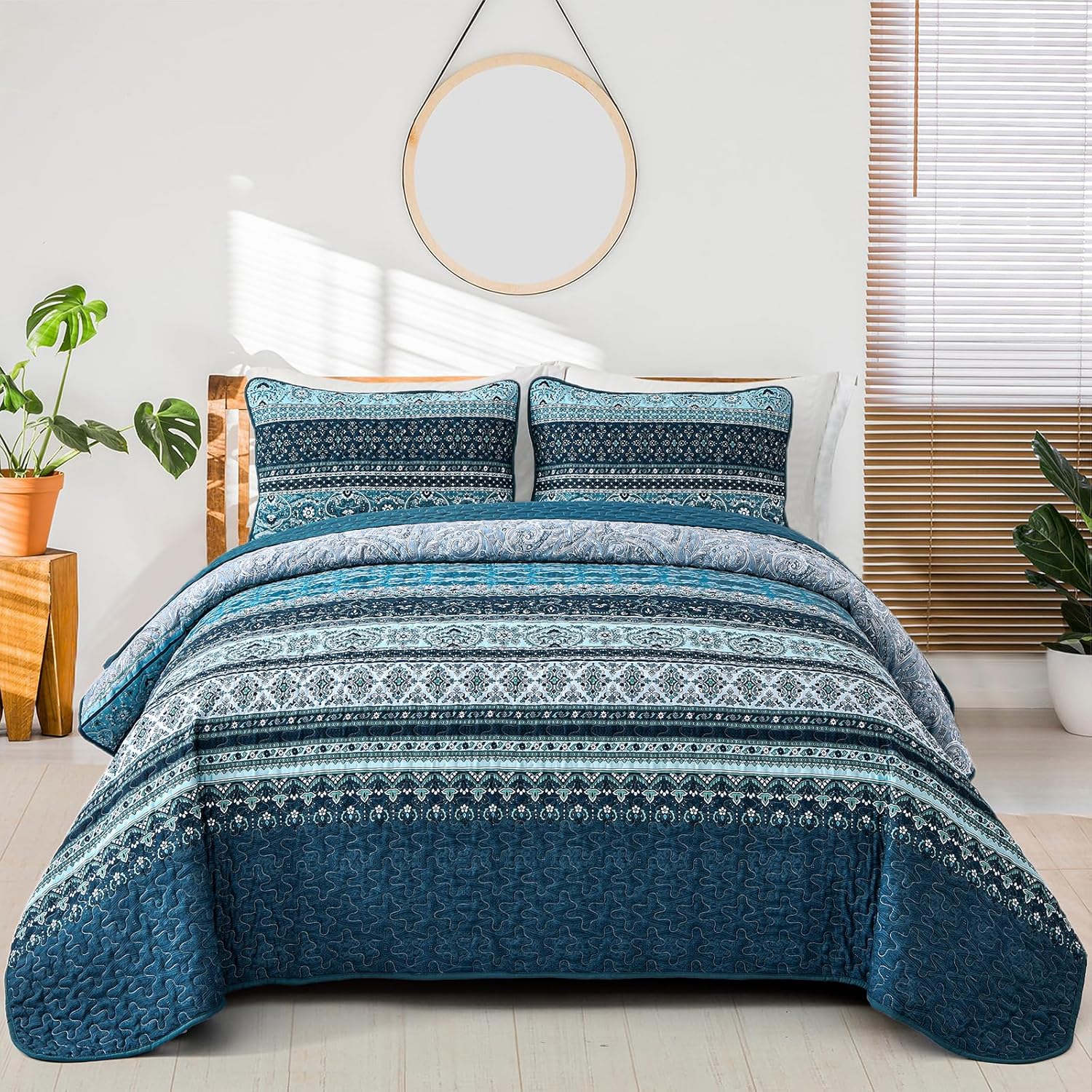 Opalescent Quilted coverlet and pillowcovers set: Shimmering Beauty - Queen size V745-MAC080422Q13U