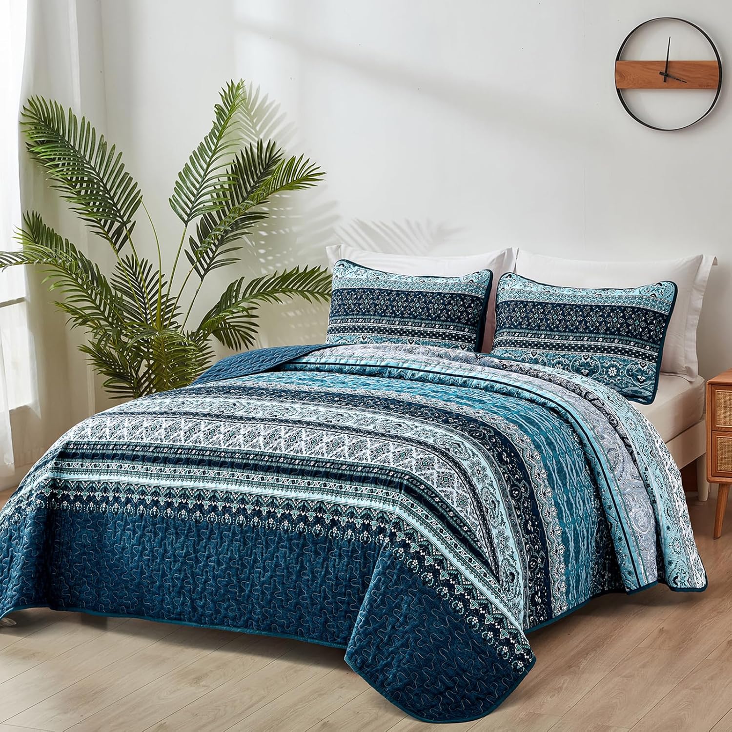 Opalescent Quilted coverlet and pillowcovers set: Shimmering Beauty - Queen size V745-MAC080422Q13U