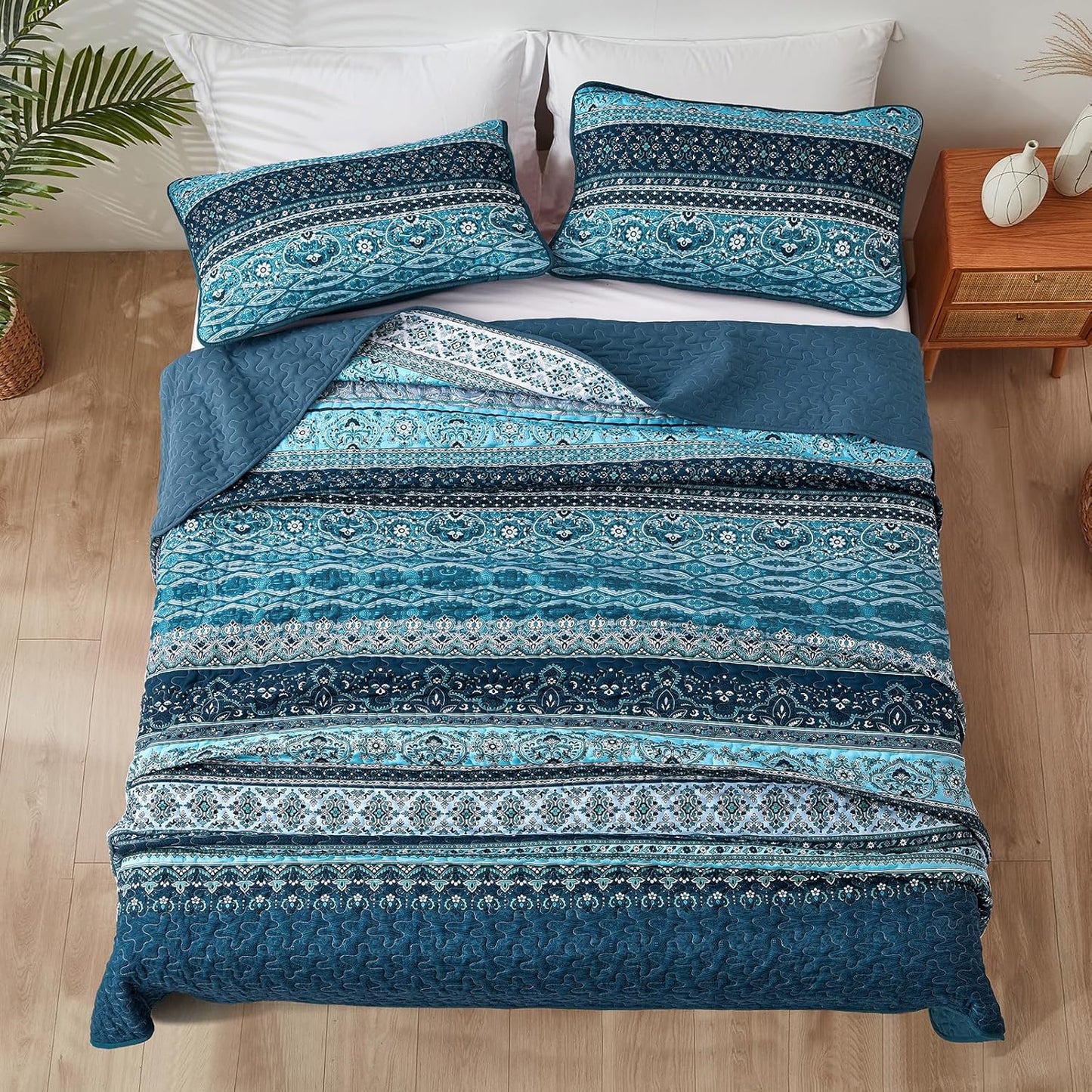 Opalescent Quilted coverlet and pillowcovers set: Shimmering Beauty - Queen size V745-MAC080422Q13U