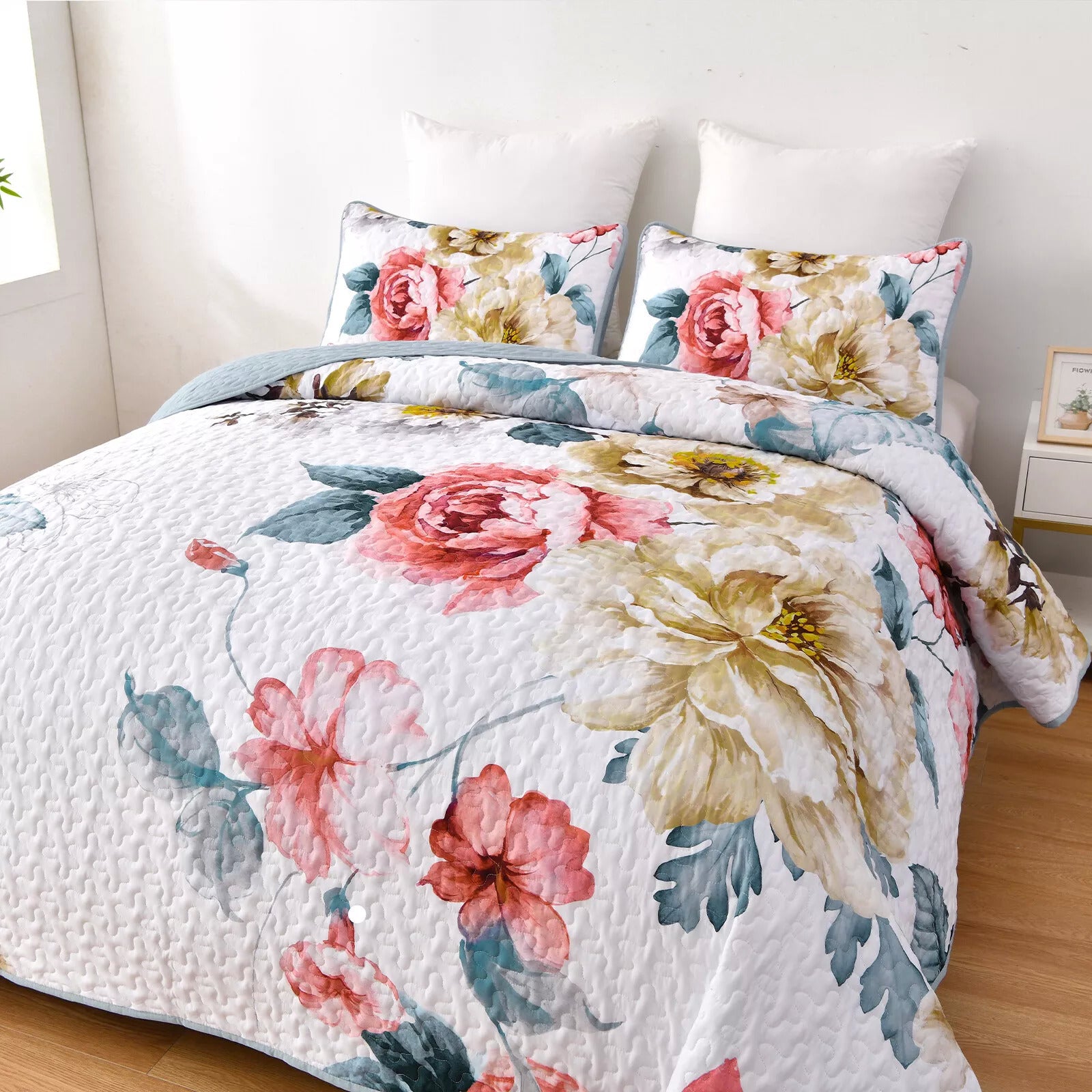 Vibrant Quilted Bedspread and Pillowcases Set: Add Color and Comfort to Your Space - Queen size V745-MAC080474Q13U