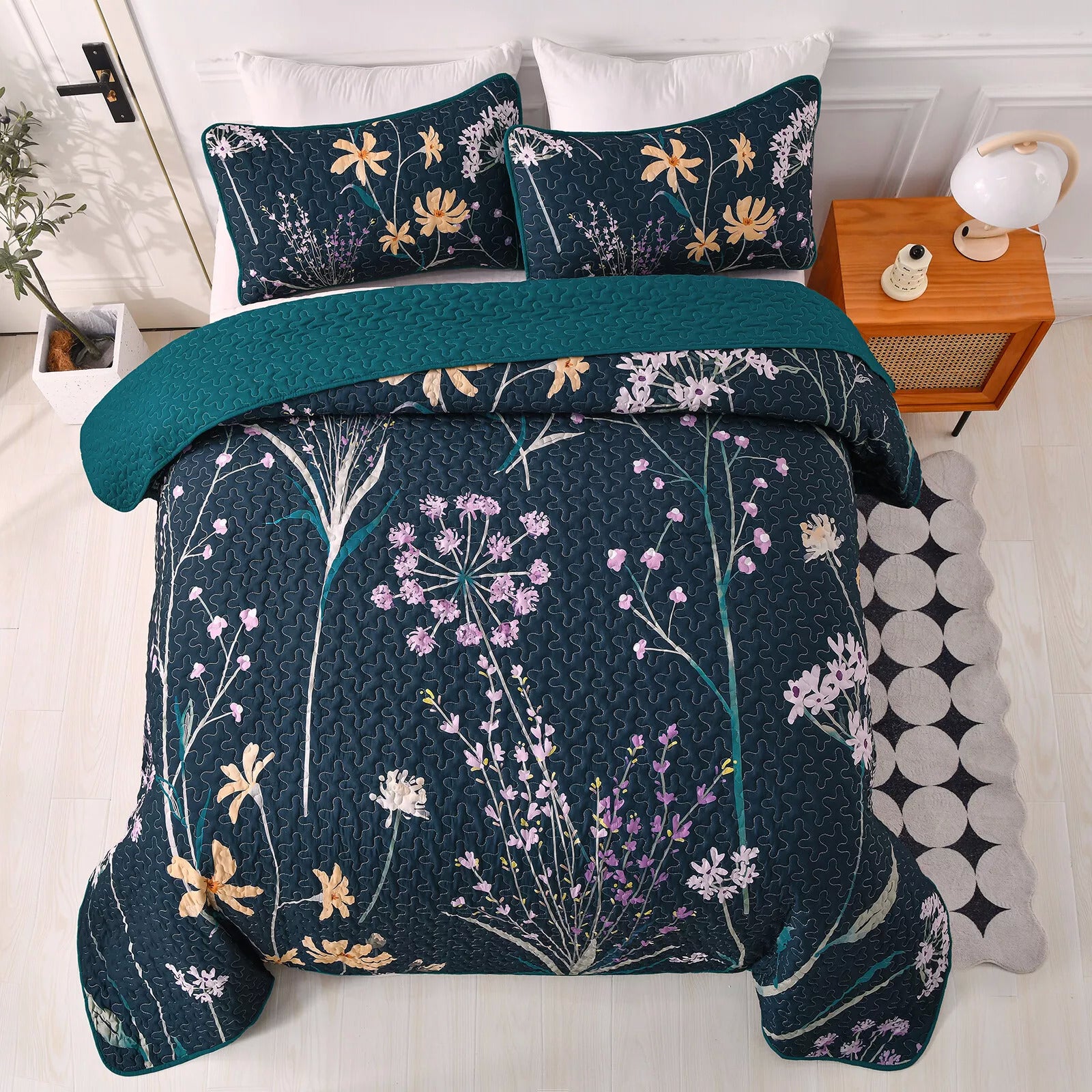 Abstract Quilted coverlet and pillowcovers set: Unique and Artistic - Queen size V745-MAC080728Q13U