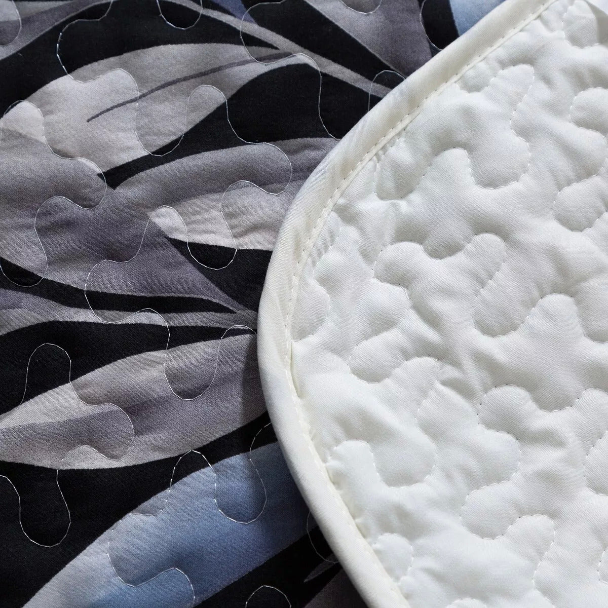 Whimsical Quilted bedspread and pillowcovers set: Add Fun to Your Space - Queen size V745-MAC090134Q13U