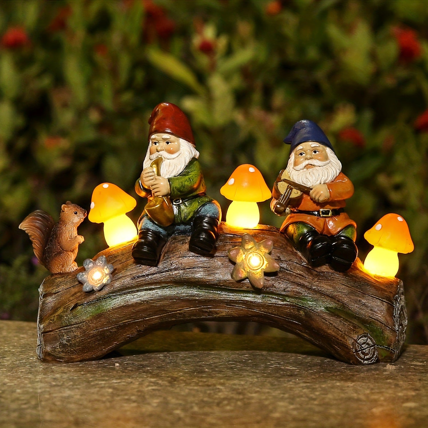 Solar-Powered Garden Gnome Statue - LED Lighted Outdoor Resin Decoration V888-ELOSUNG16739