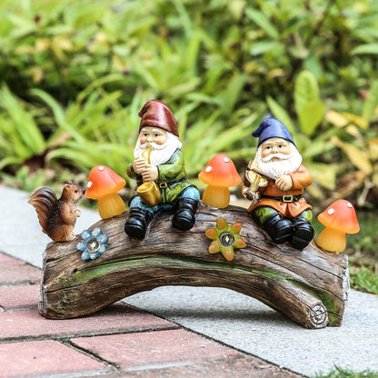 Solar-Powered Garden Gnome Statue - LED Lighted Outdoor Resin Decoration V888-ELOSUNG16739