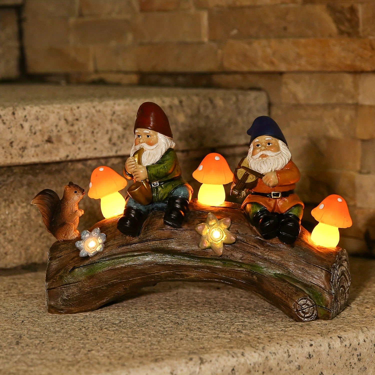 Solar-Powered Garden Gnome Statue - LED Lighted Outdoor Resin Decoration V888-ELOSUNG16739