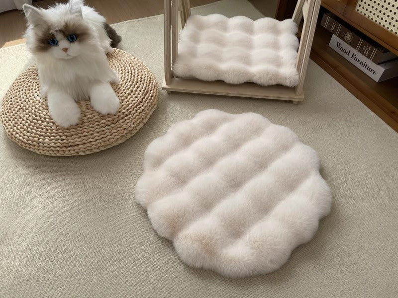 Beige Plush Round Cat Mat - Soft Faux Fur Sleeping Pad (40cm Diameter) V888-ELOSUNG22811