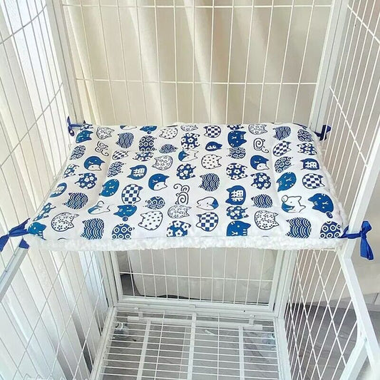 Tie-On Cat Cage Platform Pad - Blue cat pattern on white background (30x50cm) V888-ELOSUNG22822