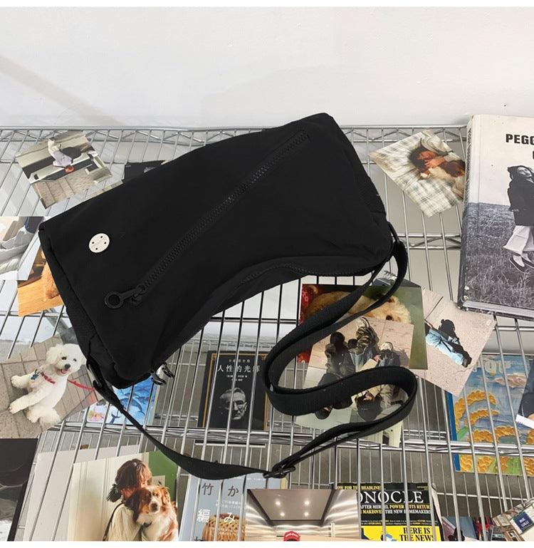 An elegant black shoulder bag for travel and work V888-ELOSUNG25009