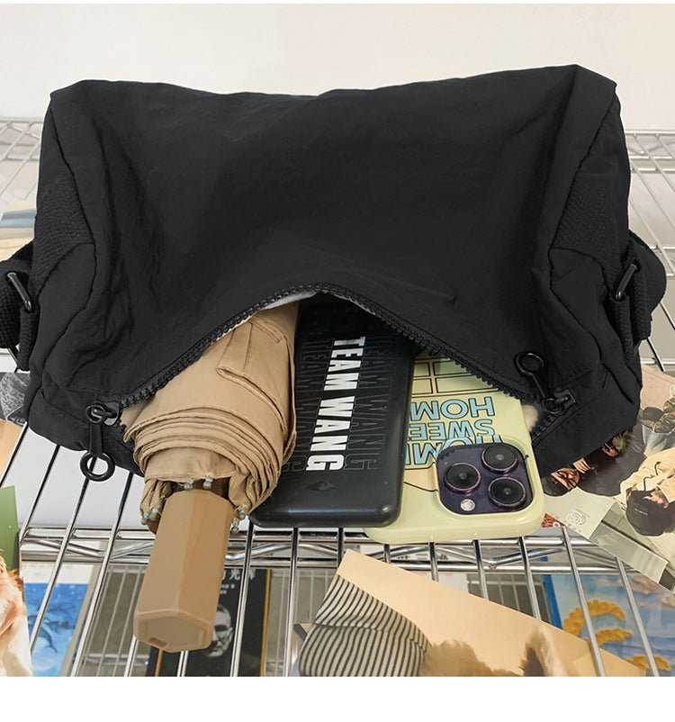 An elegant black shoulder bag for travel and work V888-ELOSUNG25009