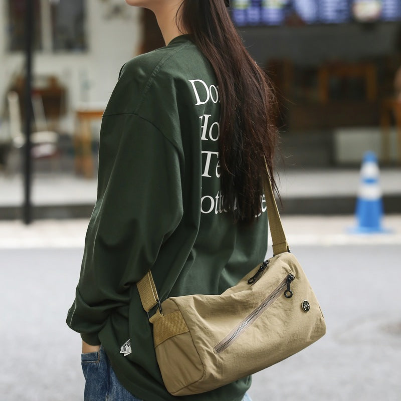 An elegant khaki shoulder bag for travel and work V888-ELOSUNG25010