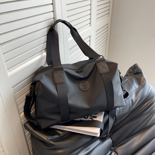 Sleek Black Duffel Bag for Men and Women - Great for Work and Travel V888-ELOSUNG25023