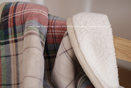 Double-Sided Geometric & Plush Throw Blanket - Warm 70x100cm Multi-Use Wrap(Red checkered/reverse white) V888-ELOSUNG25151