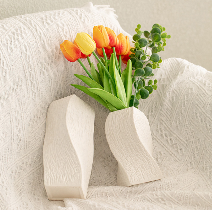 White Abstract Twisted Ceramic Vase - Artistic Minimalist Flower Holder for Home Decor (20x10x10cm) V888-ELOSUNG26188