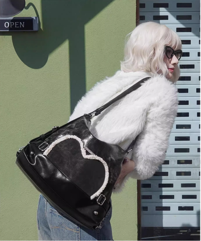 Stylish black tote backpack with heart embellishment - can be worn on one shoulder or as a backpack V888-ELOSUNG26250