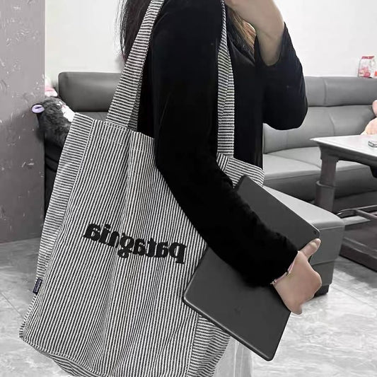 Minimalist Vertical Striped Canvas Tote Bag for Casual Outings (28x35x15cm) V888-ELOSUNG26756
