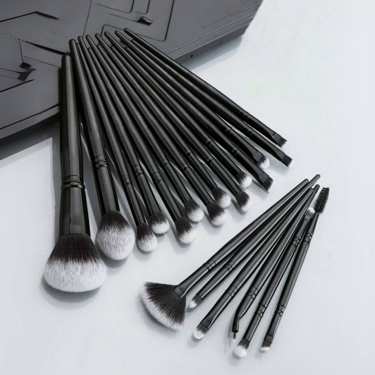Black Complete 20-Piece Makeup Brush Set with Travel Pouch - Professional Synthetic Face & Eye Brushes Kit V888-ELOSUNG27345