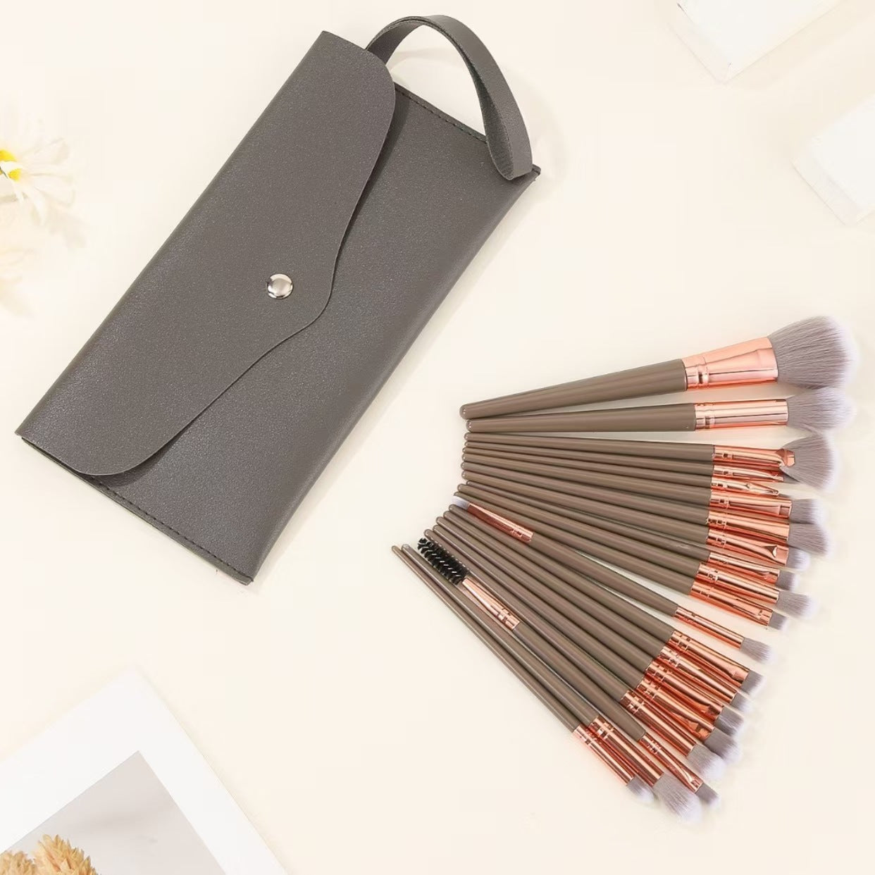 Brown and Glod Complete 20-Piece Makeup Brush Set with Travel Pouch - Professional Synthetic Face & Eye V888-ELOSUNG27346