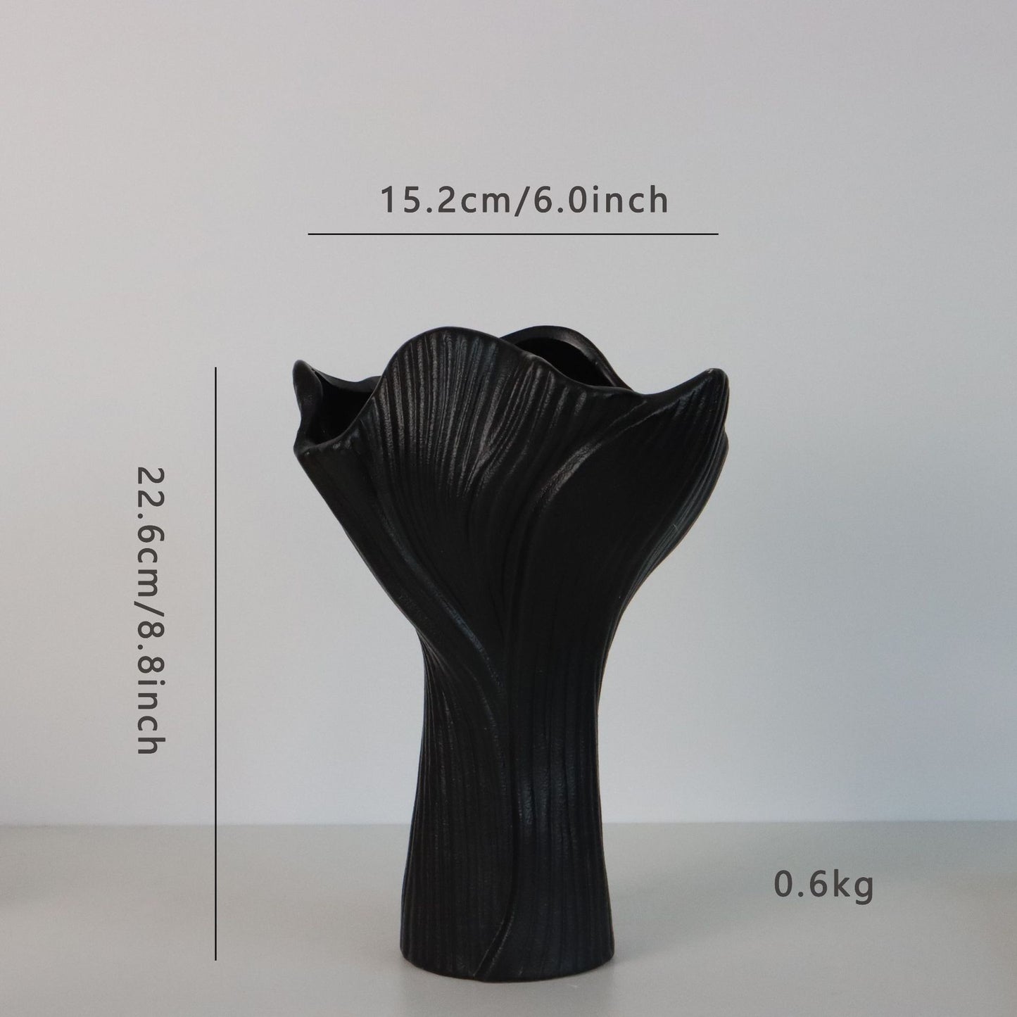 Black Elegant Off-White Ceramic Vase - Modern Sculptural Flower Holder with Wide Fluted Opening V888-ELOSUNG27749