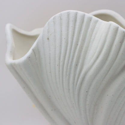 Black Elegant Off-White Ceramic Vase - Modern Sculptural Flower Holder with Wide Fluted Opening V888-ELOSUNG27749