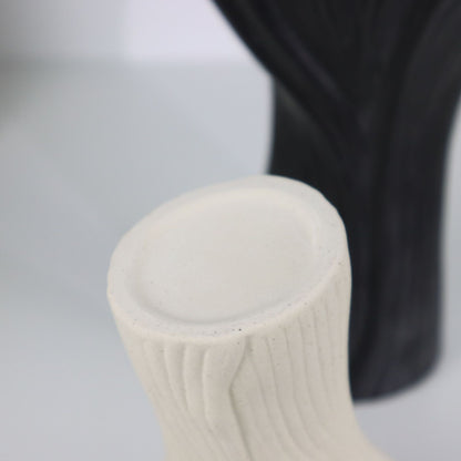 Black Elegant Off-White Ceramic Vase - Modern Sculptural Flower Holder with Wide Fluted Opening V888-ELOSUNG27749