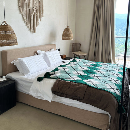 Green Chic Argyle Diamond Knit Throw Blanket with Tassels - Versatile Sofa & Bed Accent - 135 x 125cm V888-ELOSUNG28802