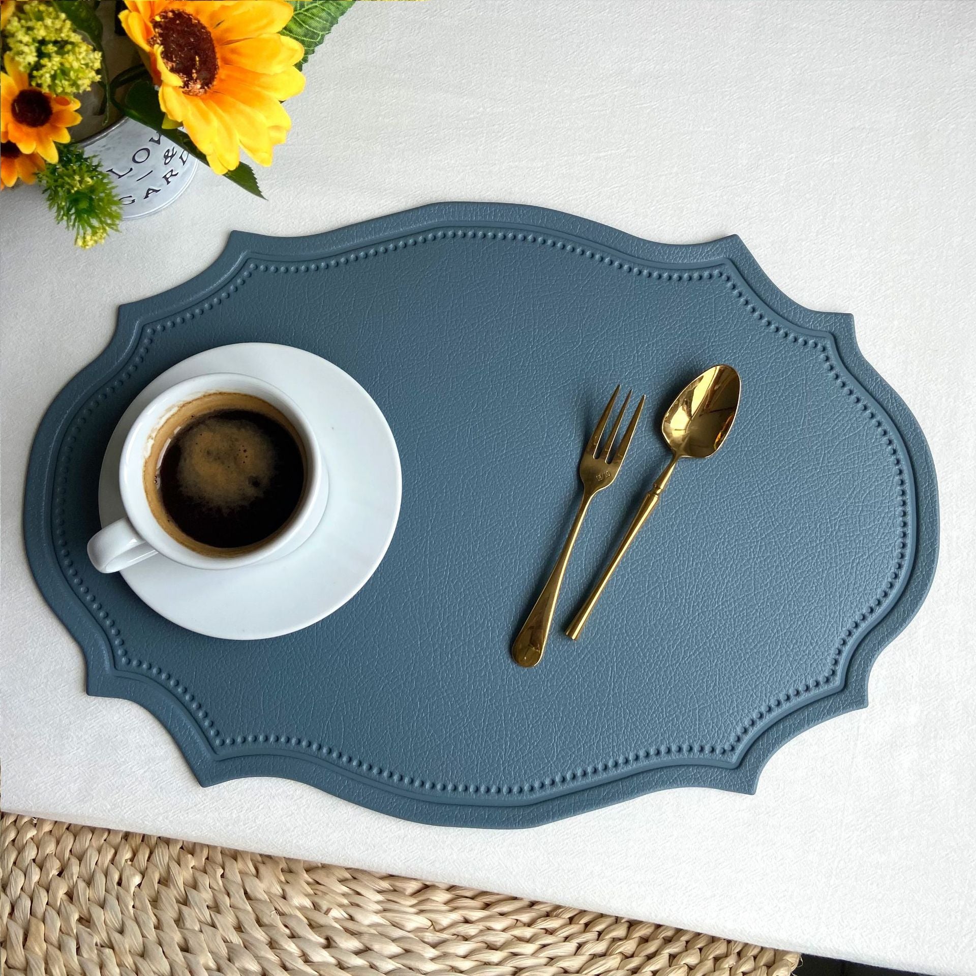 4 pcs Retro Faux Leather Placemat - Waterproof & Oil-Proof Dining Table Mat (Light blue) V888-ELOSUNG31204