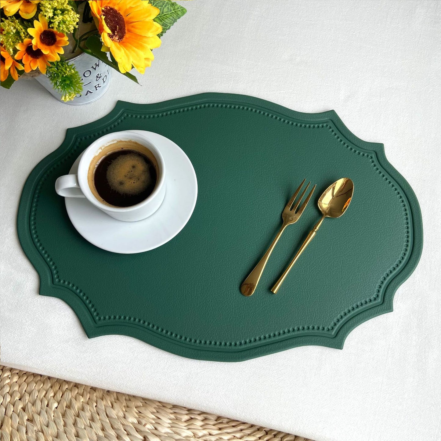 4 pcs Retro Faux Leather Placemat - Waterproof & Oil-Proof Dining Table Mat (Dark green) V888-ELOSUNG31221
