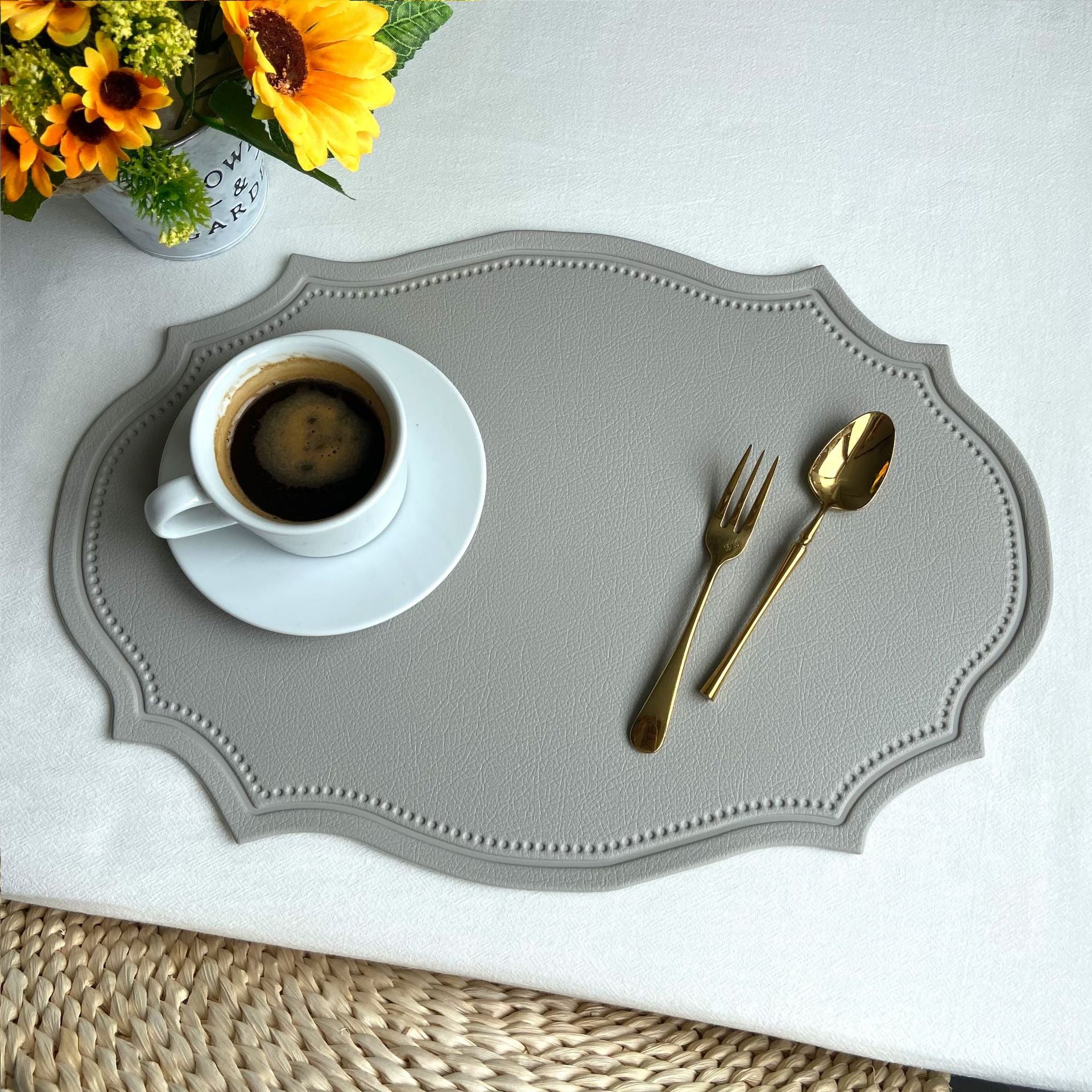 4 pcs Retro Faux Leather Placemat - Waterproof & Oil-Proof Dining Table Mat (Light grey) V888-ELOSUNG31281