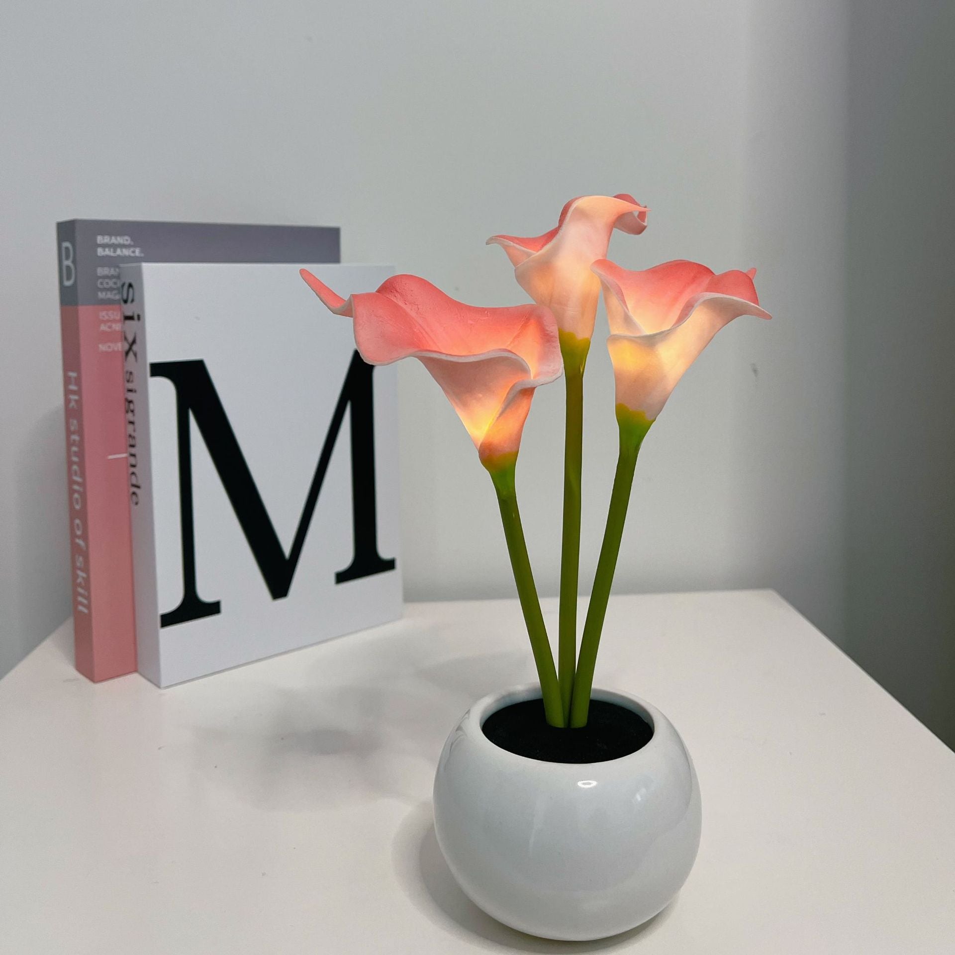 Pink Elegant Calla Lily LED Table Lamp - Lifelike Potted Flower Accent Light for Bedside Home Decor V888-ELOSUNG32833
