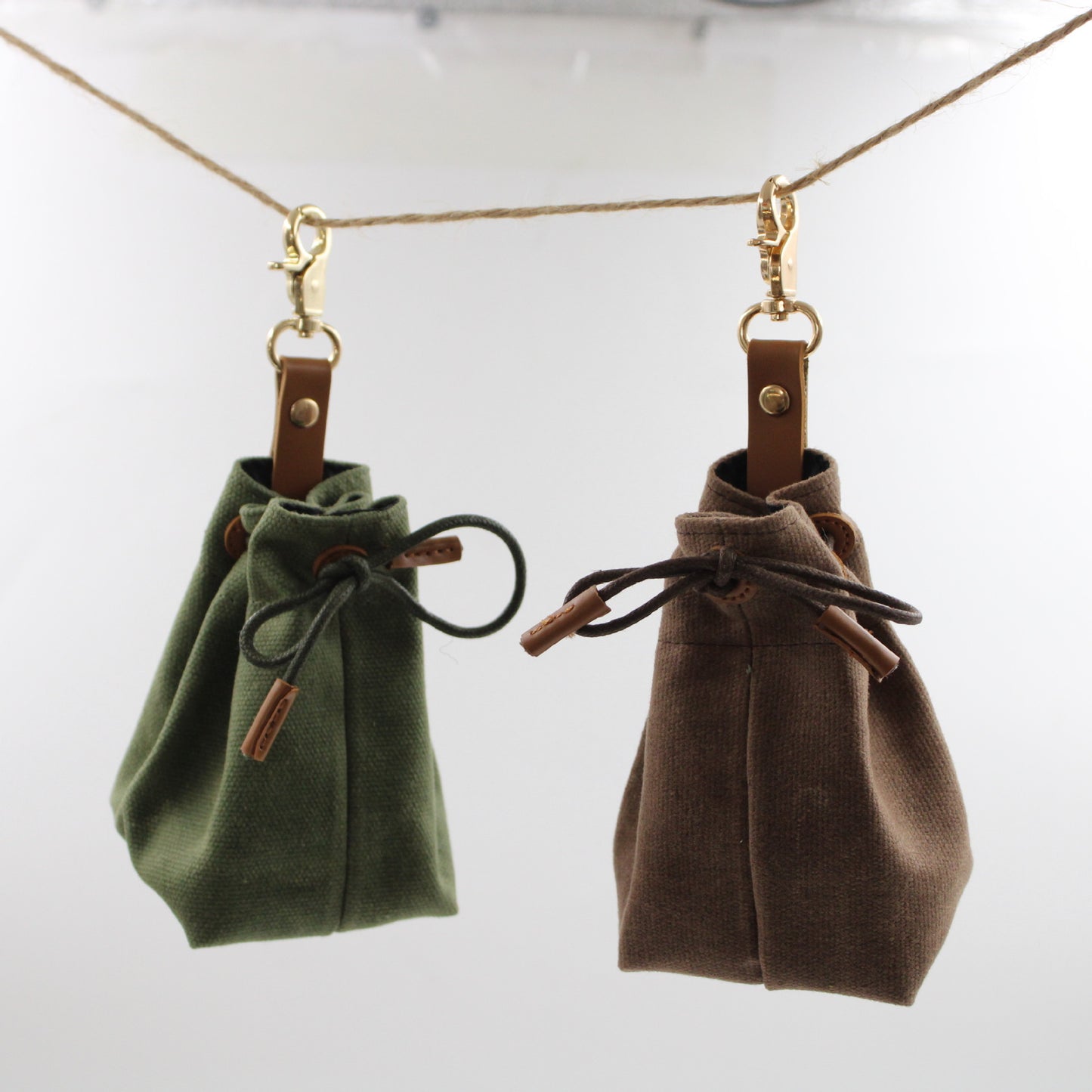 2-PCS Grey Clip-On Canvas Dog Treat Pouch - Portable Drawstring Bag for Training & Walks V888-ELOSUNG34317