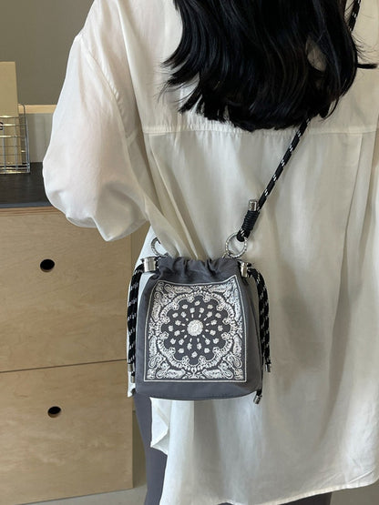 Chic Drawstring Bucket Bag with Intricate Print - Adjustable Rope Strap, Lightweight Fabric(Khaki) V888-ELOSUNG35121