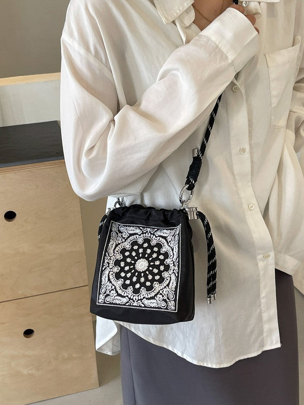 Chic Drawstring Bucket Bag with Intricate Print - Adjustable Rope Strap, Lightweight Fabric(Khaki) V888-ELOSUNG35121