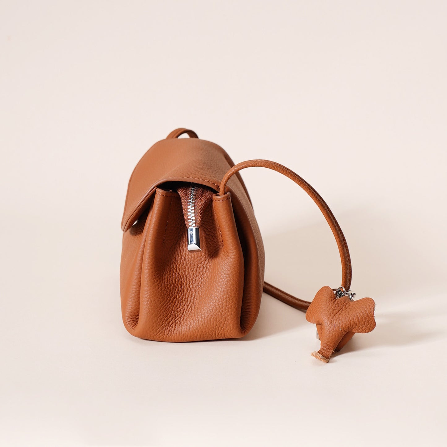 Genuine Leather Flap Crossbody Bag with Elephant Charm - Compact & Stylish Shoulder Purse(White) V888-ELOSUNG35964
