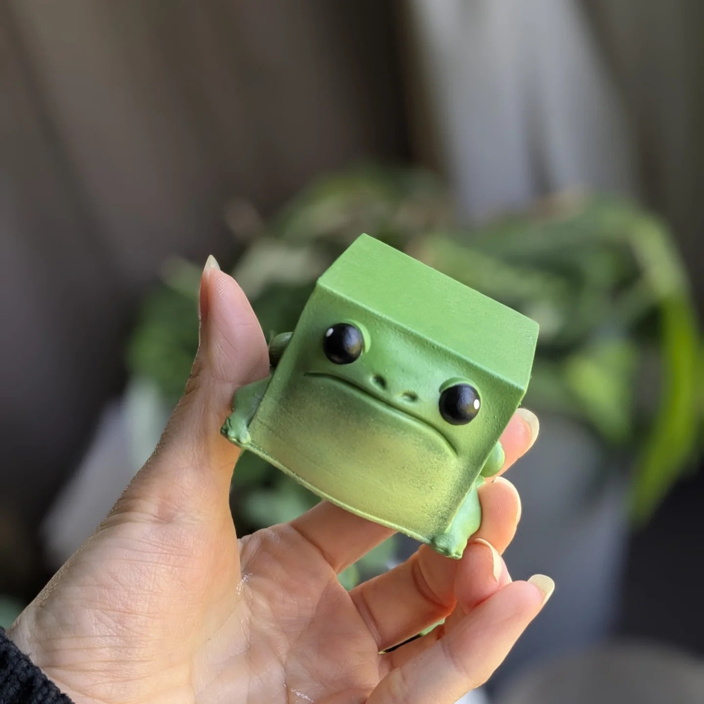 Adorable Ugly-Cute Frog Resin Figurine - 2-Pack Set for Desk, Home & Office Decor V888-ELOSUNG36856
