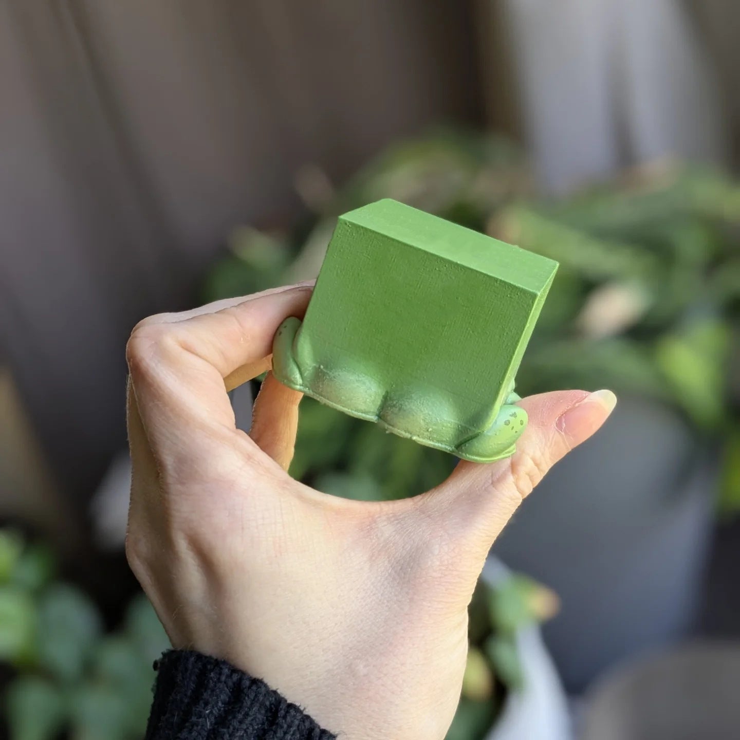 Adorable Ugly-Cute Frog Resin Figurine - 2-Pack Set for Desk, Home & Office Decor V888-ELOSUNG36856