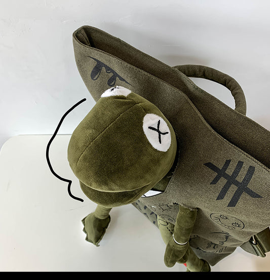 Coffee-brown 3D Frog Graffiti Canvas Backpack Large Capacity 37x40cm School Bag for Students and Uni Students V888-ELOSUNG38790