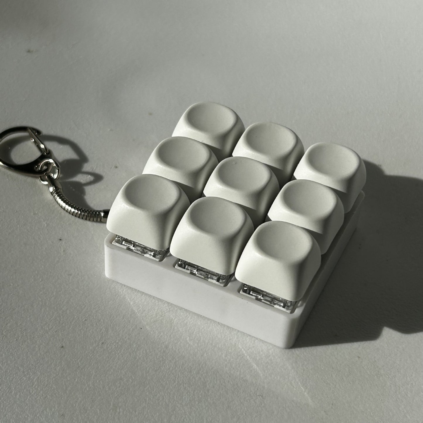 2-Pack White Mechanical 9-Keyboard Fingertip Toy Keychain - Key Pressure Relief, PVC Fingertip Toy V888-ELOSUNG39628