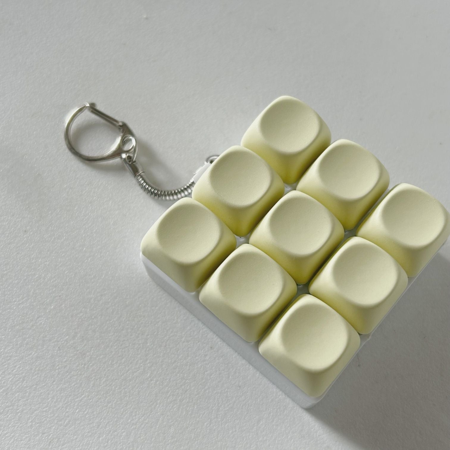 2-Pack Light Yellow Mechanical 9-Keyboard Fingertip Toy Keychain - Key Pressure Relief, PVC Fingertip Toy V888-ELOSUNG39631