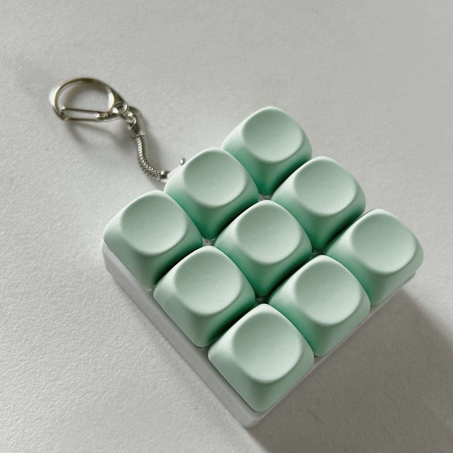 2-Pack Green Mechanical 9-Keyboard Fingertip Toy Keychain - Key Pressure Relief, PVC Fingertip Toy V888-ELOSUNG39634