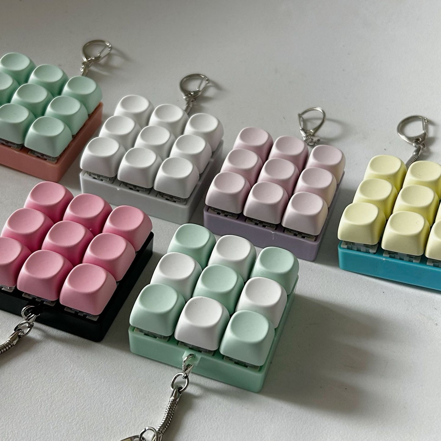 2-Pack Red Mechanical 9-Keyboard Fingertip Toy Keychain - Key Pressure Relief, PVC Fingertip Toy V888-ELOSUNG39635