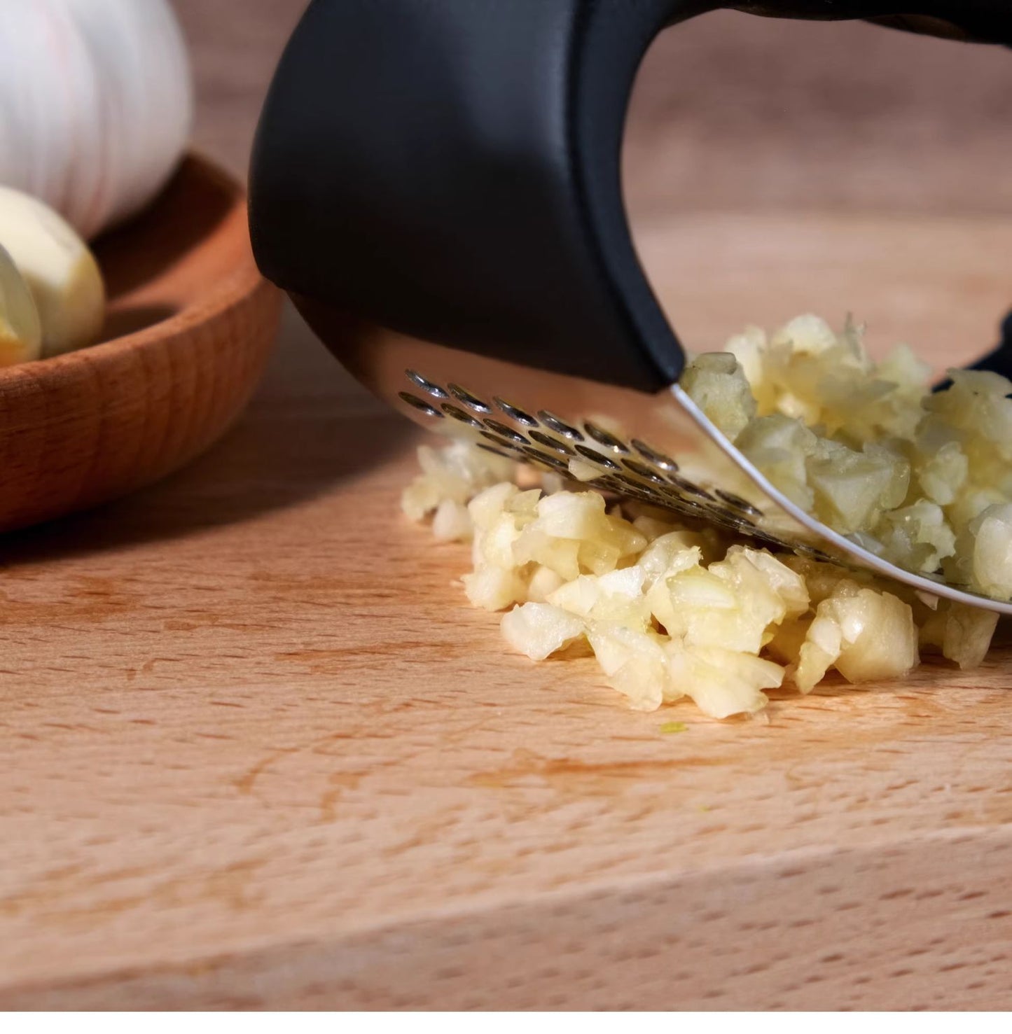 Black Stainless Steel Garlic Press Rocker Ergonomic Garlic Crusher and Ginger Mincer Professional Kitchen Tool V888-ELOSUNG41241