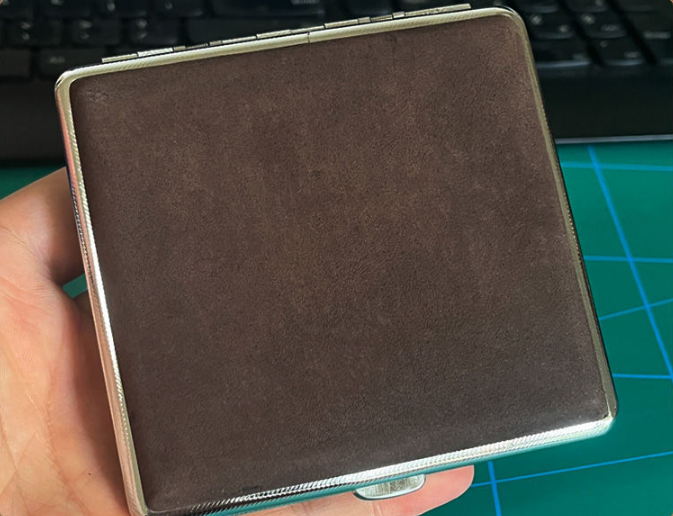 Crazy Horse Leather Cigarette Case Vintage Rustic Style 20 Stick Capacity Hard Shell Metal Frame Holder Mens V888-ELOSUNG41617