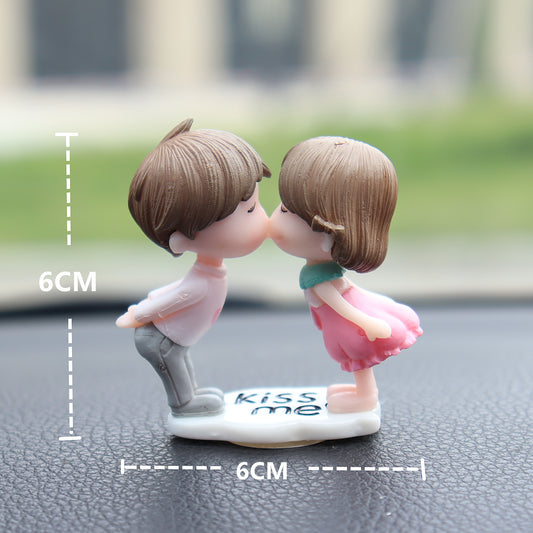 Kissing Couple Cute Couple Car Ornament for Dashboard - Romantic Interior Decoration for Vehicles V888-ELOSUNG43842