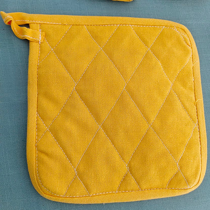 3-Piece Yellow Gingham Cotton Kitchen Linen Set - Reversible Placemat, Fringed Napkin & Quilted Pot Holder - V888-ELOSUNG44434