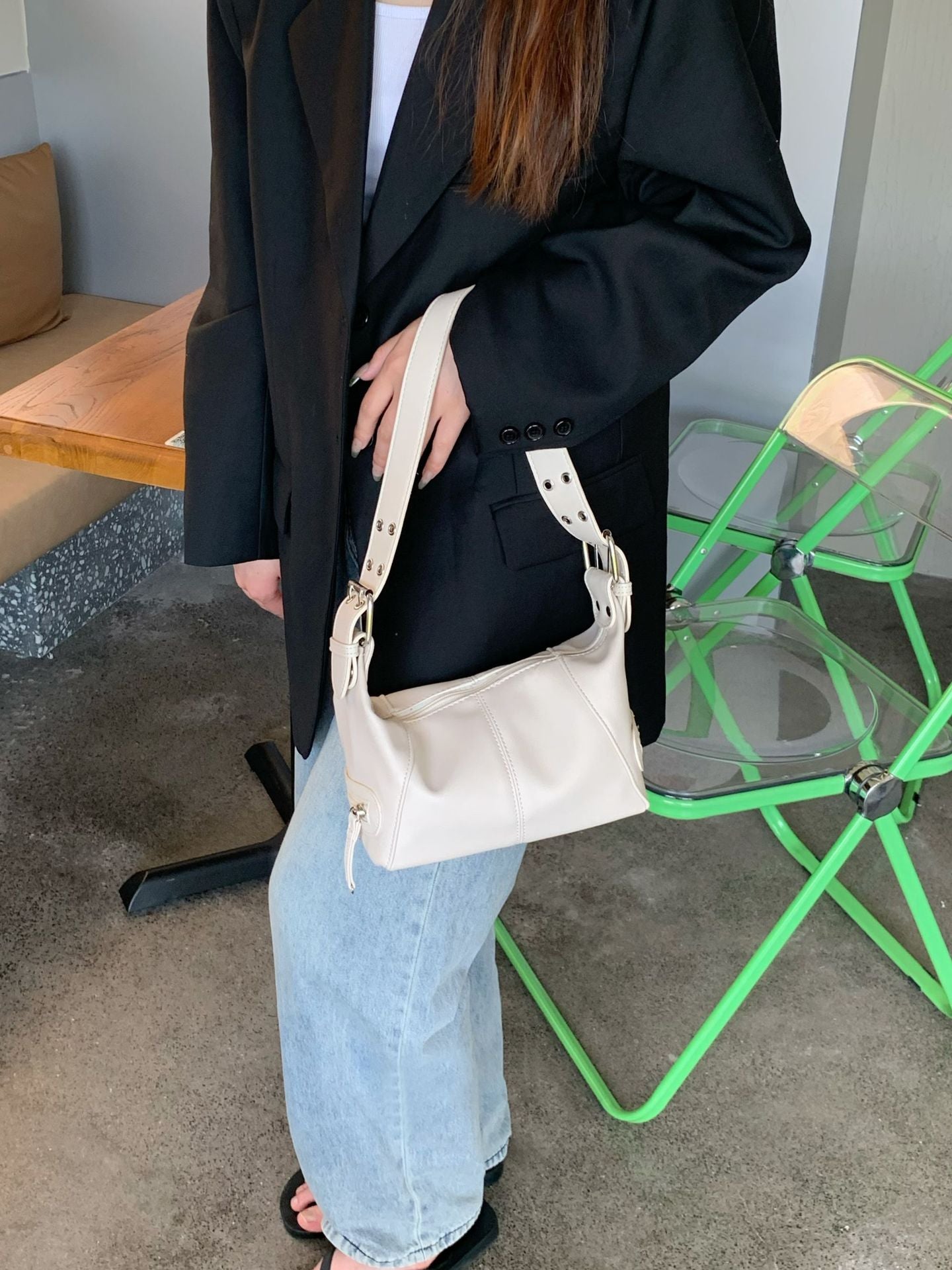 White PU Leather Zippered Shoulder Bag - Retro European Style Crossbody and Handheld Bag V888-ELOSUNG47011