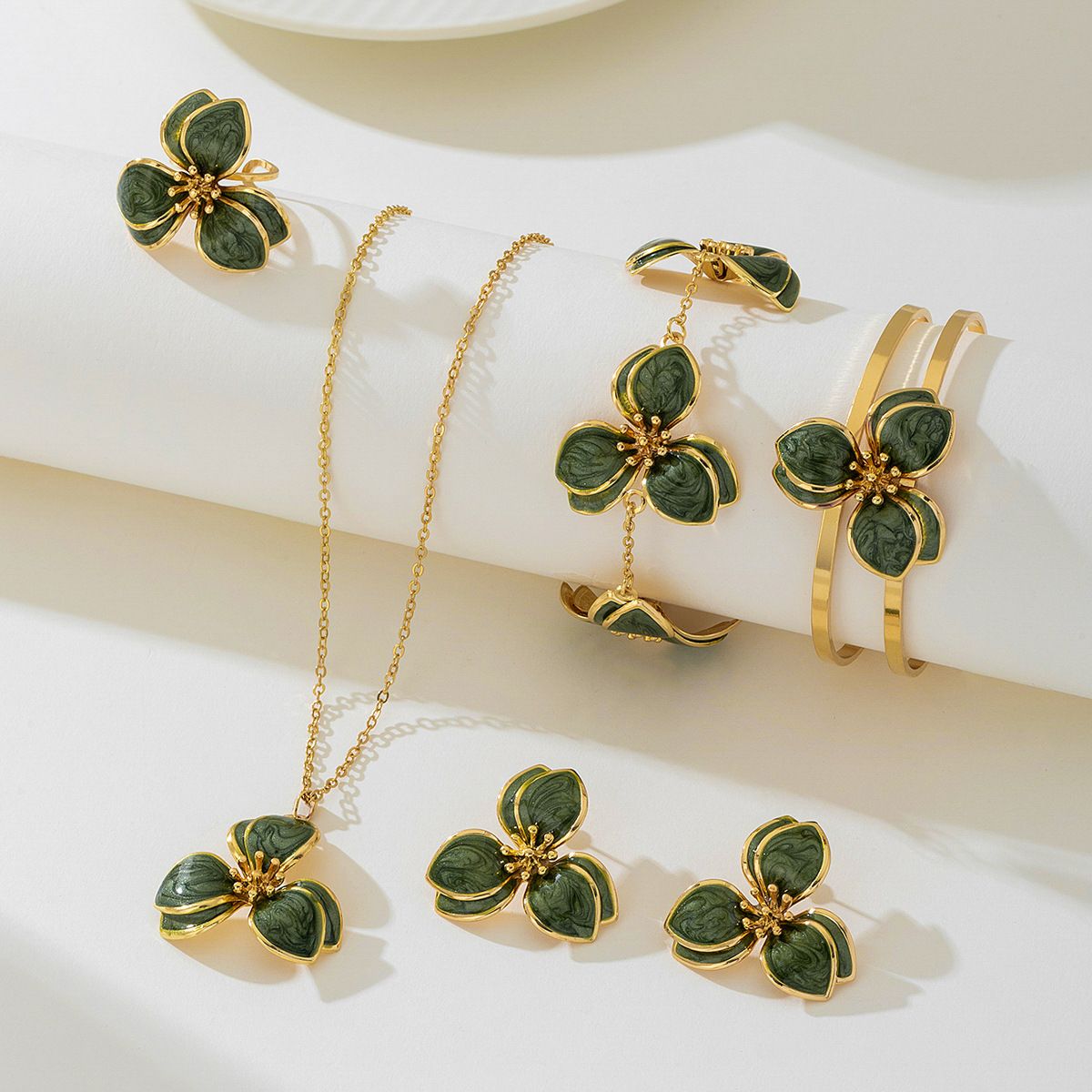Green Floral Enamel Jewelry Set - Five-Piece Alloy Accessory Collection with Minimalist Botanical Design V888-ELOSUNG47159