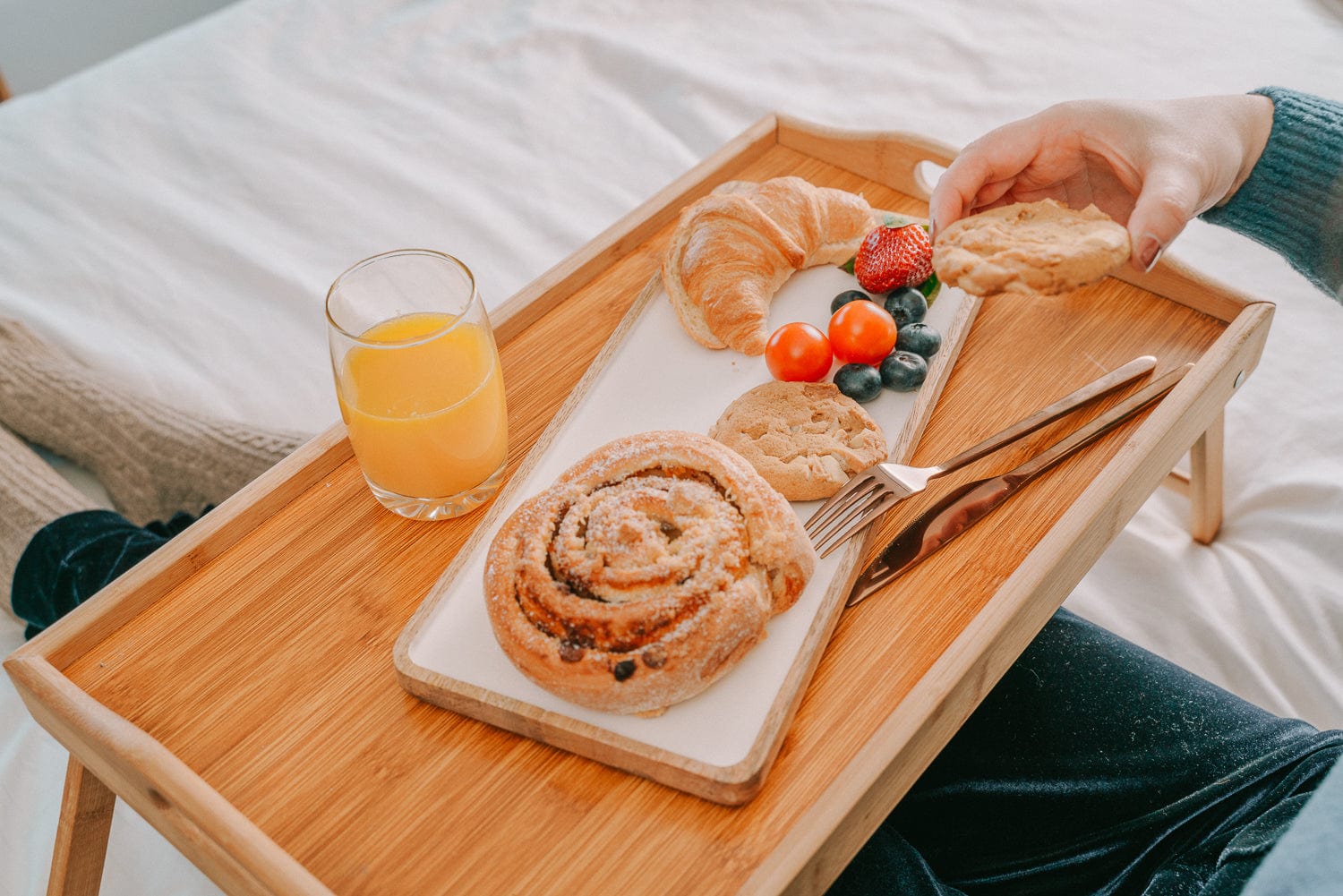 Foldable Bamboo Bed Tray / Breakfast Serving Table V915-HO0069