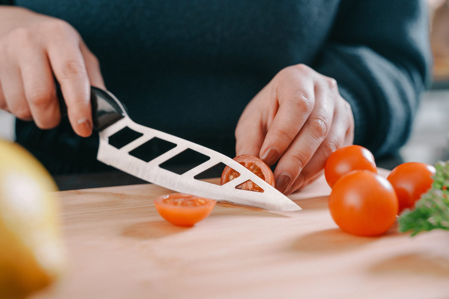 The Versatile Wonder Knife Chef Knife Standless Stell Blade Stay Smooth & Sharp V915-KU0076